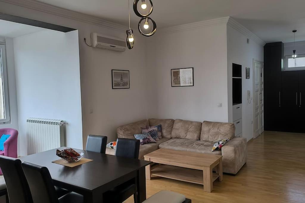 Spacious 3bdr Near Terazije & Bw